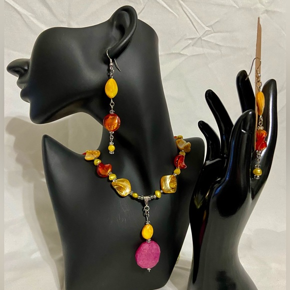 Handcrafted necklace set color red orange & yellow - Picture 3 of 10